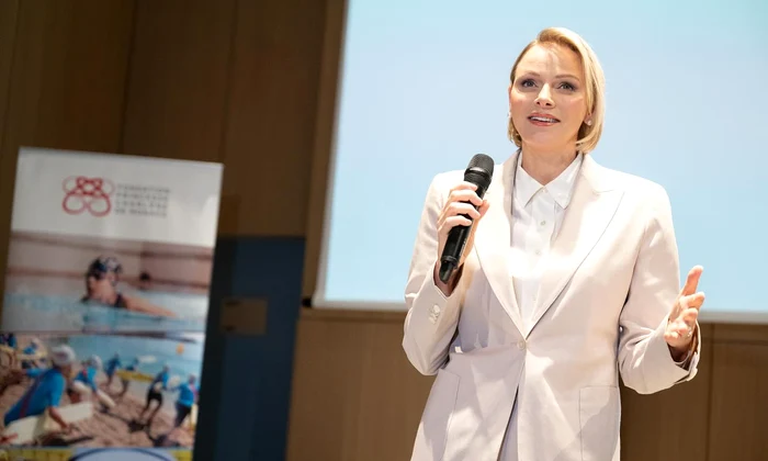 Prințesa Charlene de Monaco în roz, Facebook 1 jpg