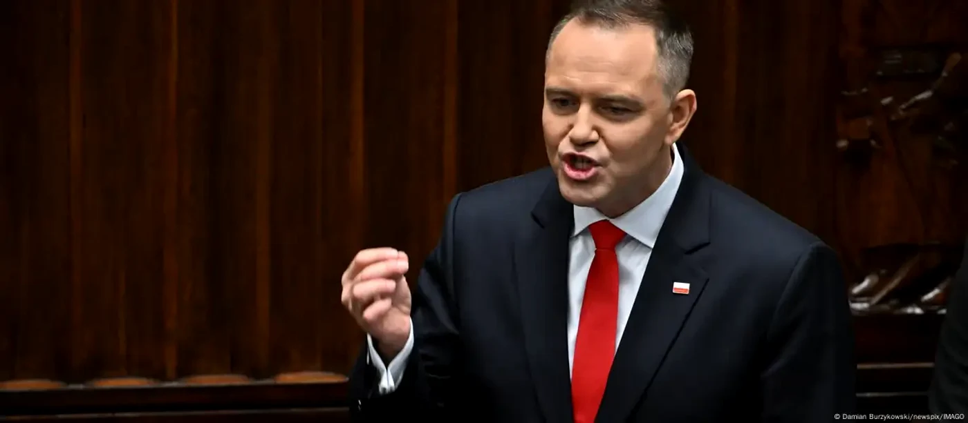 Karol Nawrocki ține discursul de învestitură ca proaspăt președinte, la 6 august 2025