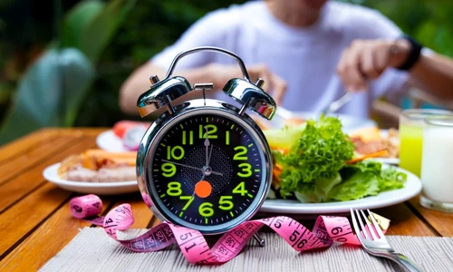 Un nutriționist dezvăluie care este ora ideală pentru servirea cinei, foto Shutterstock jpg