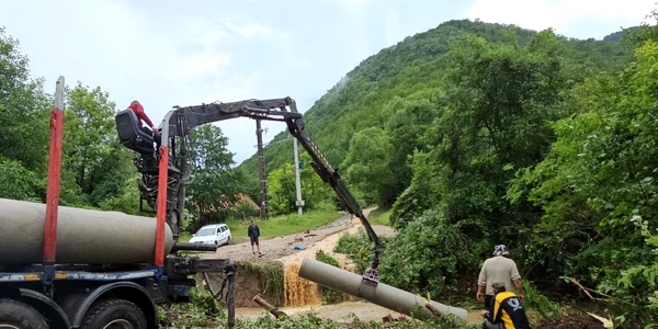 Inundatii pe Valea Zlastiului din Hunedoara  Foto Daniel Guță  ADEVĂRUL (14) jpg