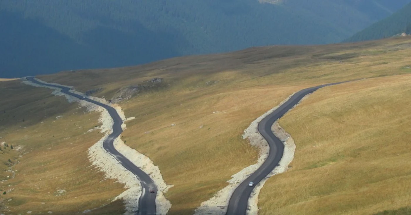 Transalpina ajunge la o altitudine de peste 2000 de metri