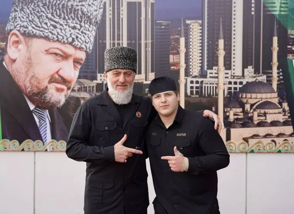 Adam Delimkhanov l-a lăudat pe tânărul Kadîrov pentru acțiunile sale. FOTO: Adam Delimkhanov