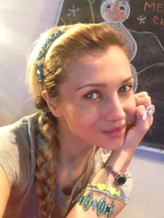 
    Lora, atrăgătoare în orice ipostazăFoto: Arhivă personală  