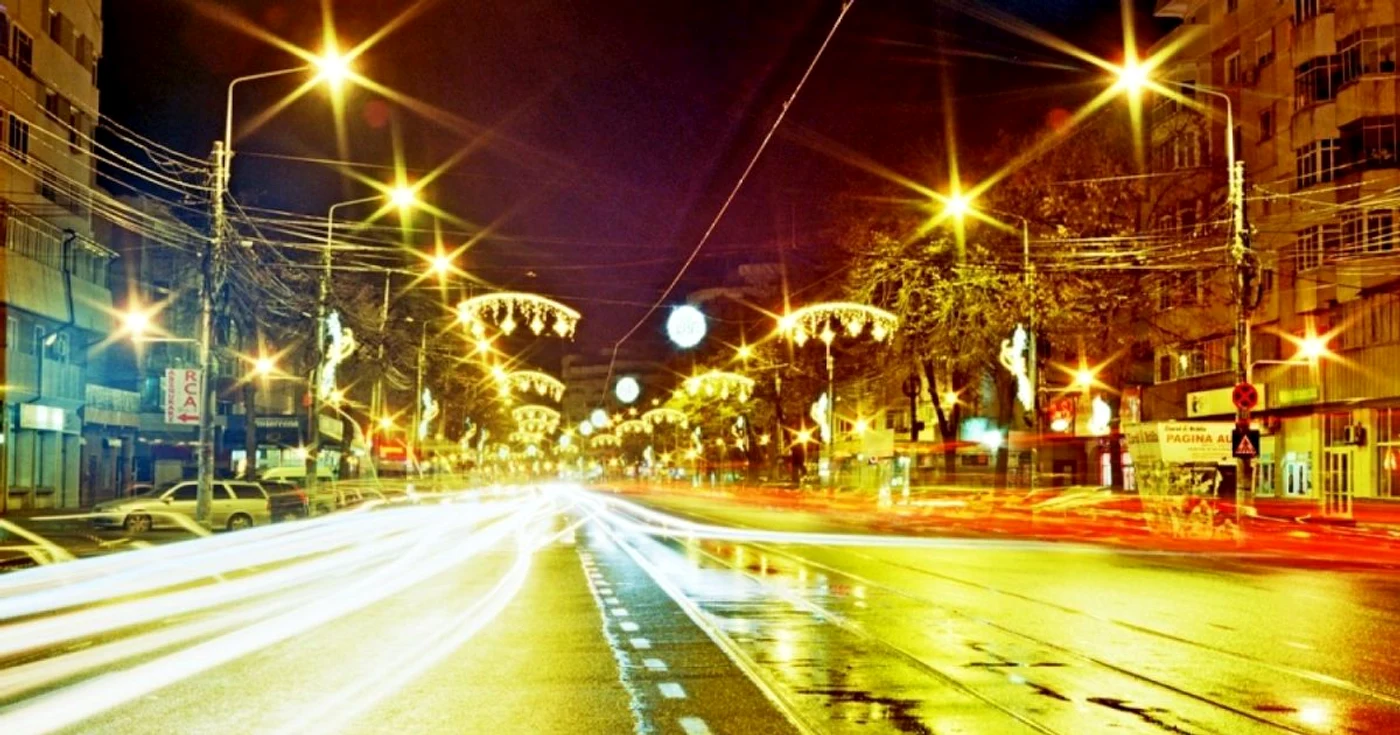 În anii trecuţi, iluminatul de sărbători a fost asigurat de firma Luxten   FOTO Florentin Coman