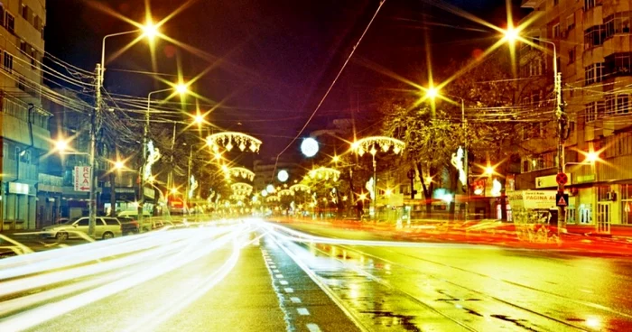 În anii trecuţi, iluminatul de sărbători a fost asigurat de firma Luxten FOTO Florentin Coman