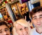 Raluca Guslicov, alături de fii ei, Ralf și Marc foto: Facebook