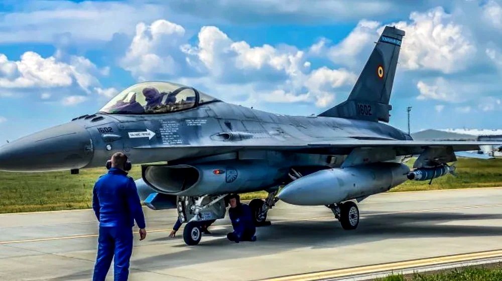 Primele avioane F-16 din Olanda sosesc la centrul de instruire din România