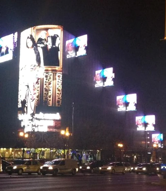 Centrul Capitalei a fost împânzit de panouri publicitare cu chipul faimoasei sărbătorite