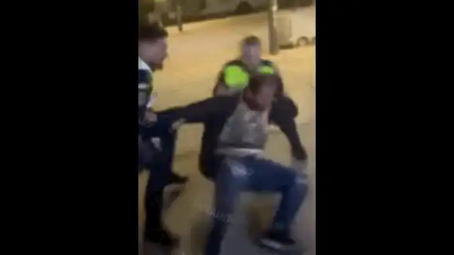 Scene de neputință ale Poliției Locale în fața unui scandalagiu. Spectacol tragicomic într-o piață din Vaslui