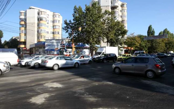 Traficul în zona Casei de Cultură a fost restricţionat 