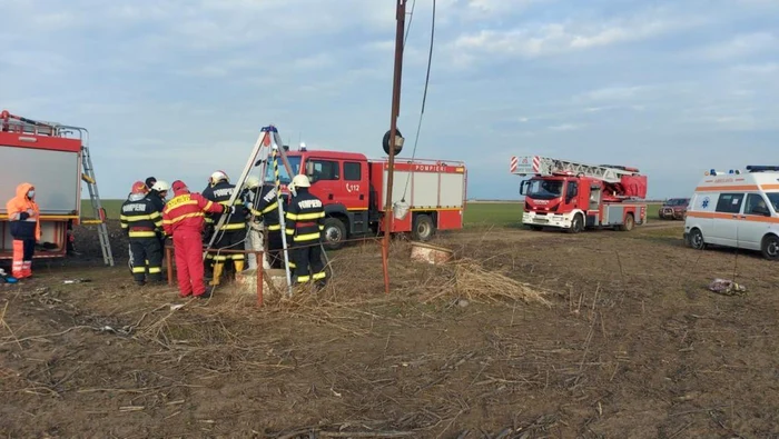 Cu toate eforturile salvatorilor, bărbatul nu a putut fi salvat FOTO ISU Ialomiţa