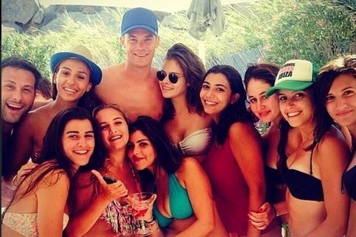 Manuel Neuer, înconjurat de femei