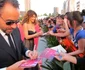 Monica și Bobby dau autografe la un festival de film 