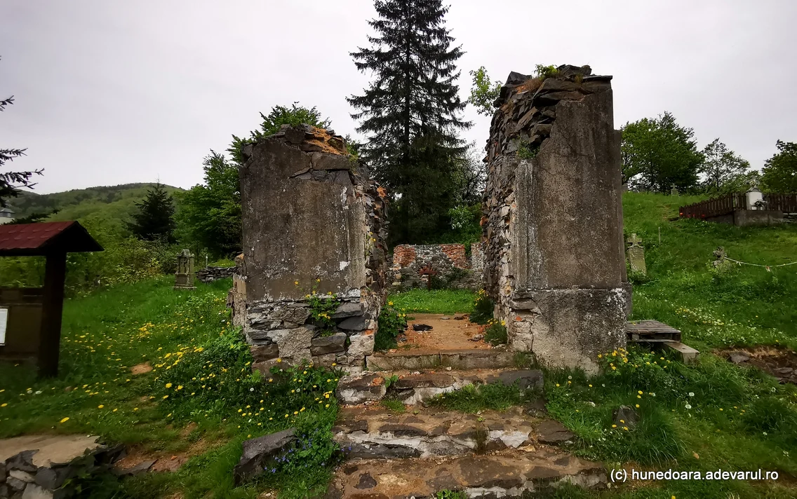 Satul Sacaramb din Hunedoara  Foto Daniel Guță (80) jpg