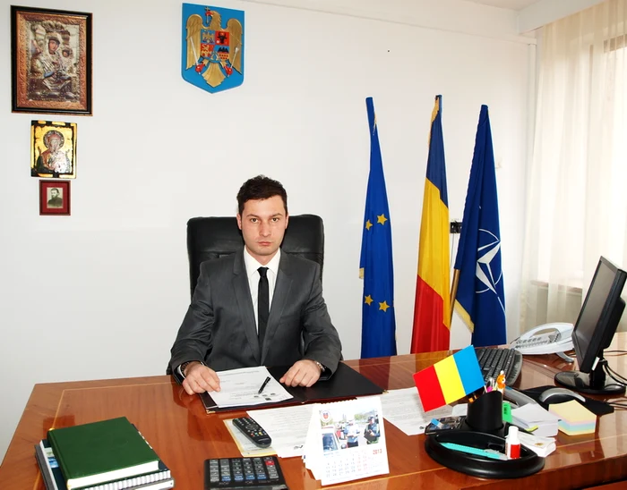 
    Prefectul judetului Neamţ, George Lazăr, are 33 de ani  