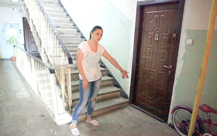 Acesta este blocul în care femeia şi-a abandonat copii