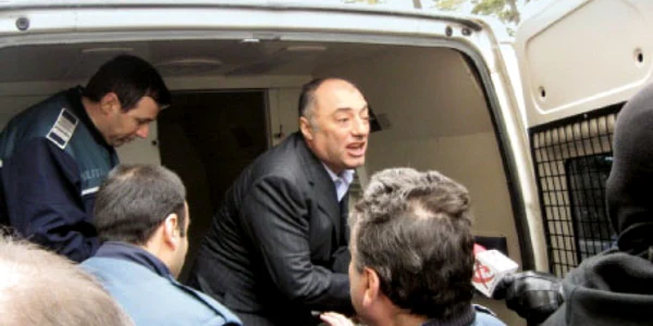 Antonie Solomon a fost adus la instanţă cu duba poliţiei