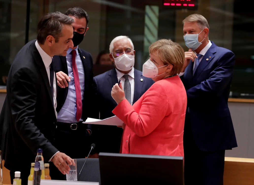 Diferență de 15 lei între măștile purtate de Merkel și Iohannis, dar nu asta e important, ci gradul de protecție