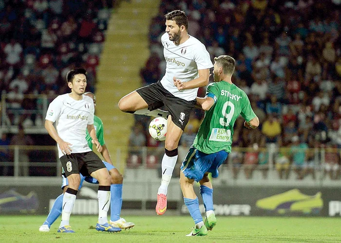 
    Chiar dacă era unul  dintre jucătorii de bază,  Ben Youssef a fost  exclus din lotul Astrei  