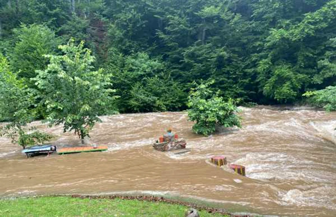 Râul Bistriţa a „măturat