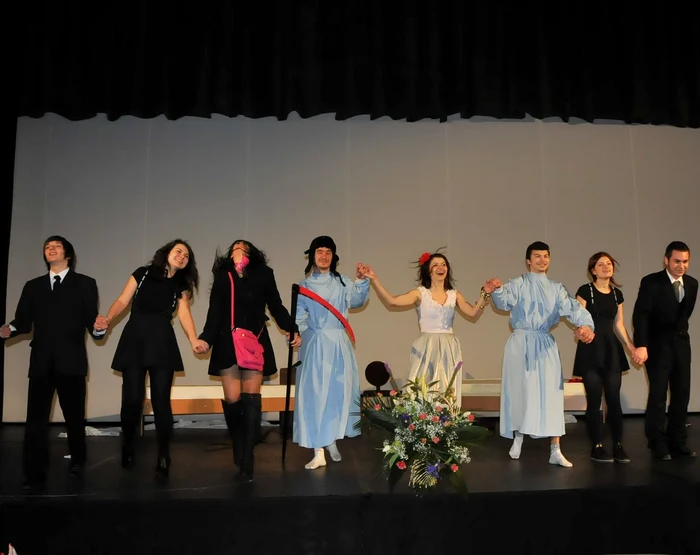 Scenă dintr-o piesă de teatru