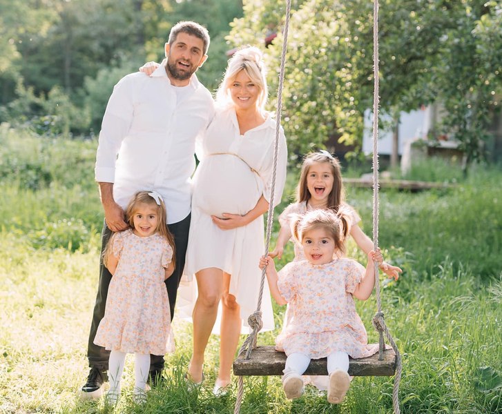 Laura Cosoi, mamă pentru a patra oară. A visat numele bebelușului
