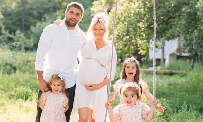 Laura Cosoi și familia sa jpg