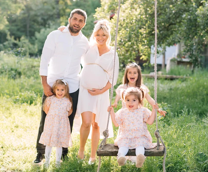 Laura Cosoi și soțul său au acum patru fetițe. FOTO Facebook Laura Cosoi