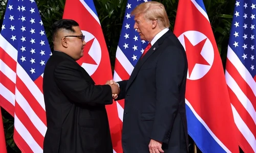 Donald Trump, faţă în faţă cu Kim Jong un  Cei doi au semnat o declarație comună / VIDEO jpeg