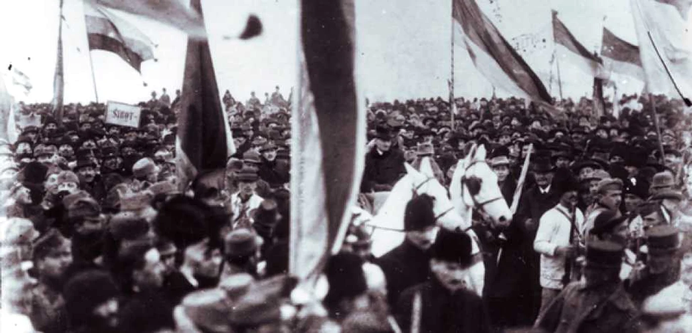 Foto Muzeul Naţional al Unirii/Una dintre fotografiile document cu participanţii la Marea Adunare Naţională 
