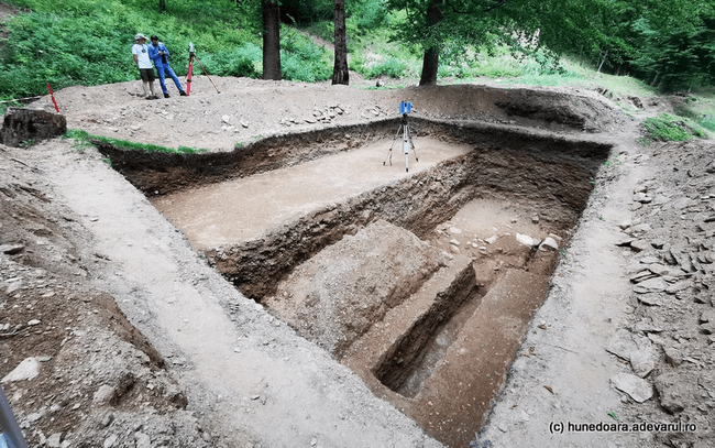 Descoperiri uimitoare la 2,5 metri sub Sarmizegetusa Regia