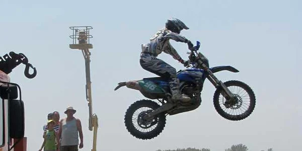 Motocicliştii i-au lăsat cu gura căscată pe spectatori