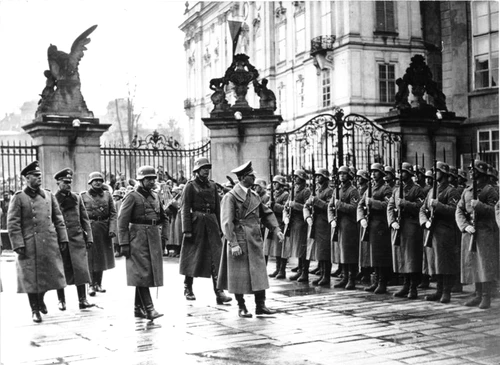 Bundesarchiv Bild 183 2004 1202 505, Prag, Burg, Besuch Adolf Hitler jpg jpeg