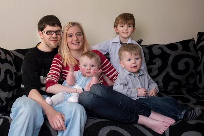 Kayla a reuşit să îşi ţină fetiţa în braţe (foto: Photoland/Caters)