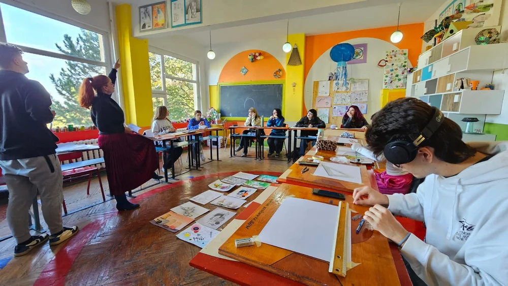 Picnic în loc de festivitate pe 8 septembrie: „Intrăm la ore cu sufletul făcut țăndări”. Cum începe noul an școlar