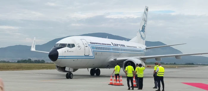 Primul avion care a aterizat pe aeroportul din Brașov FOTO Ioan Buciumar