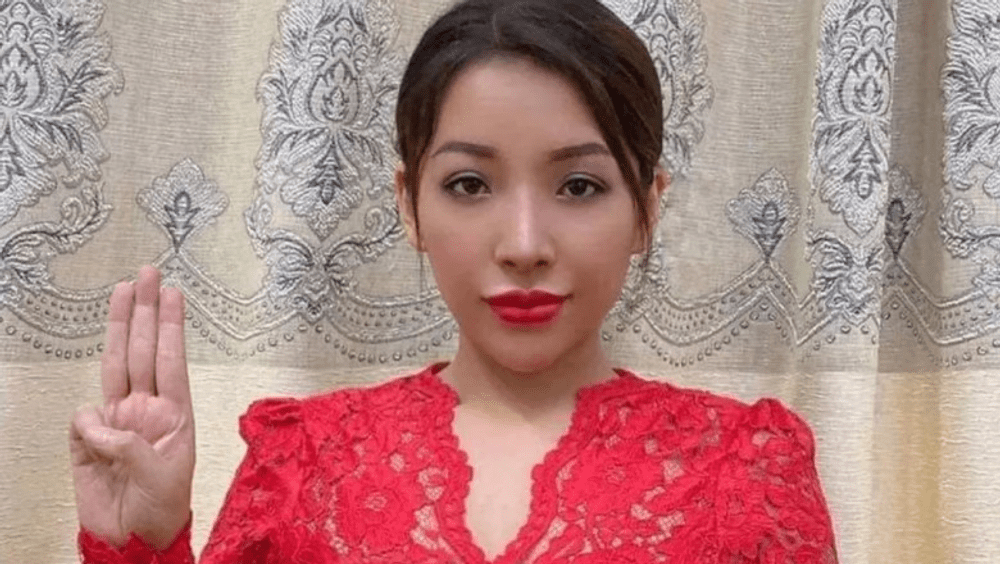 O femeie din Myanmar a fost condamnată la închisoare după ce a pozat nud