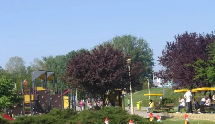 
    Prognoza meteo pentru următoarele două zile anunță că temperaturile vor reveni la normalfoto: Click!  