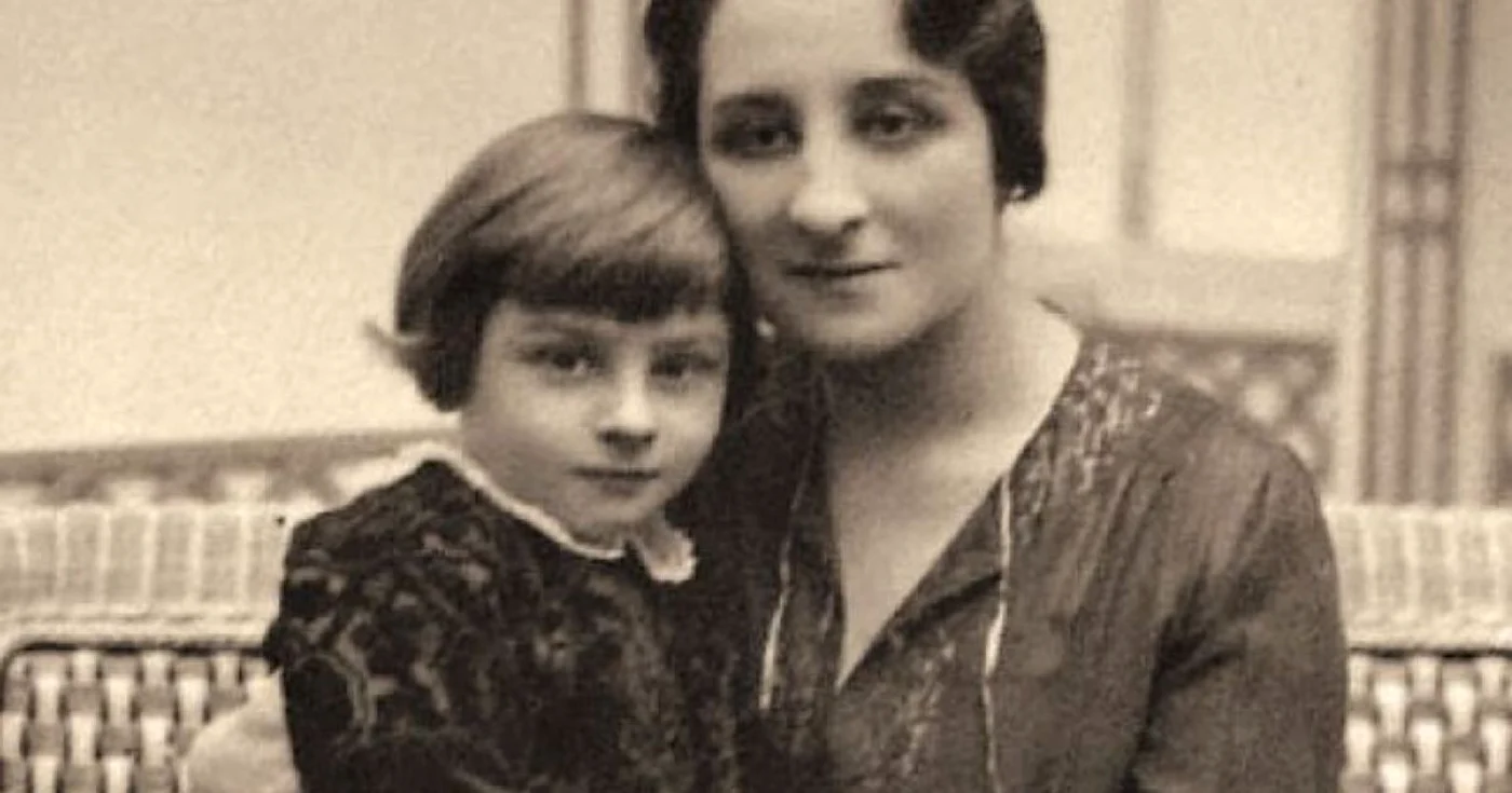 Zizi Lambrino, femeia atât de fatală încât a sucit capul unui prinţ, şi
bastardul ei    Foto: Biblioteca Academiei Române