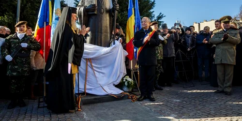 emil boc dezvelire statuie cluj foto facebook emil boc