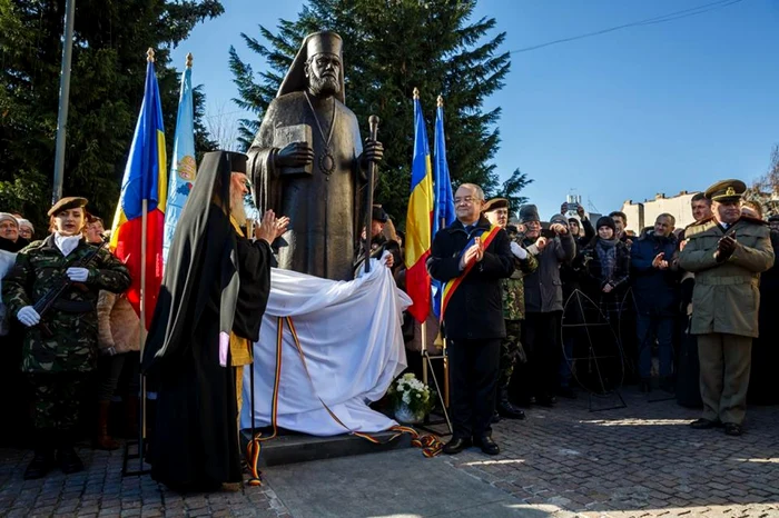 Emil Boc pare să fi uitat de promisiunea făcută în urmă cu un an. FOTO: Facebook / Emil Boc