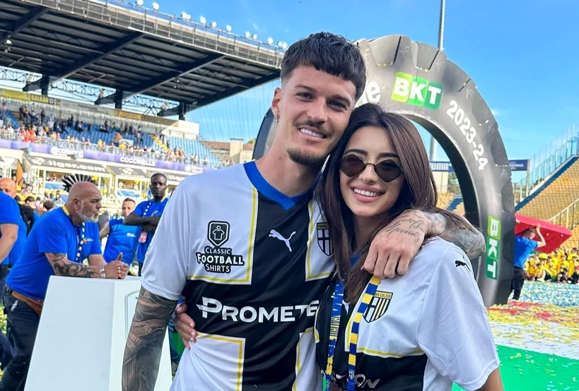Dennis Man și partenera, la promovarea Parmei în Serie A 