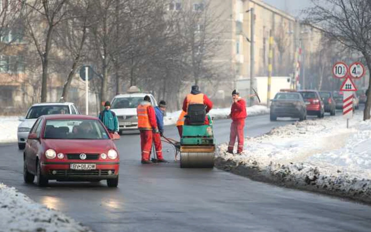 Majoritatea banilor încasaţi din taxe se va duce pe repararea străzilor