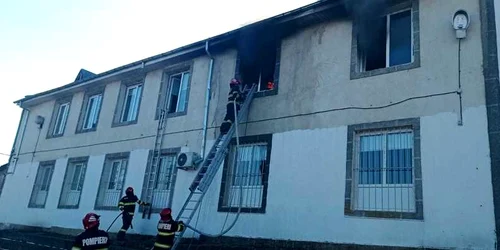 incendiu liceu Barlad FOTO ISU Vaslui jpg