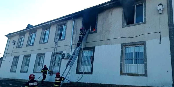 incendiu liceu Barlad FOTO ISU Vaslui jpg