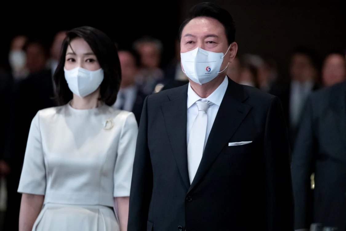 Preşedintele sud-coreean Yoon Suk-yeol şi prima doamnă Kim Keon-hee FOTO EPA-EFE