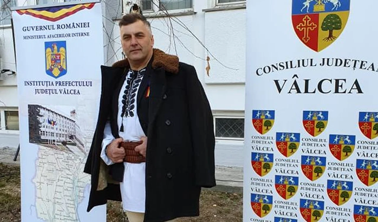 
    Corin Dobrinescu a trecut strada printr-un loc nepermisFoto: captură video  