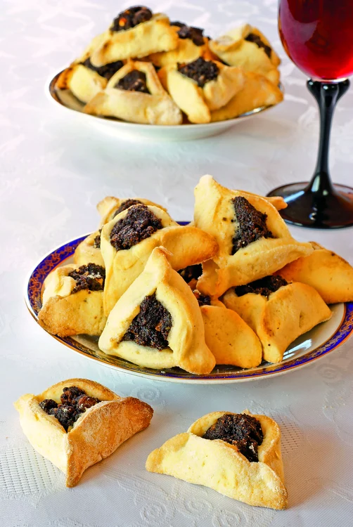 
    Bărcuțe cu nuci și stafide                           