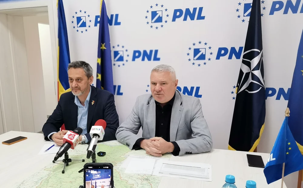 Mario De Mezzo (st.) și Gigel Știrbu au susținut o conferință de presă FOTO: A. Mitran