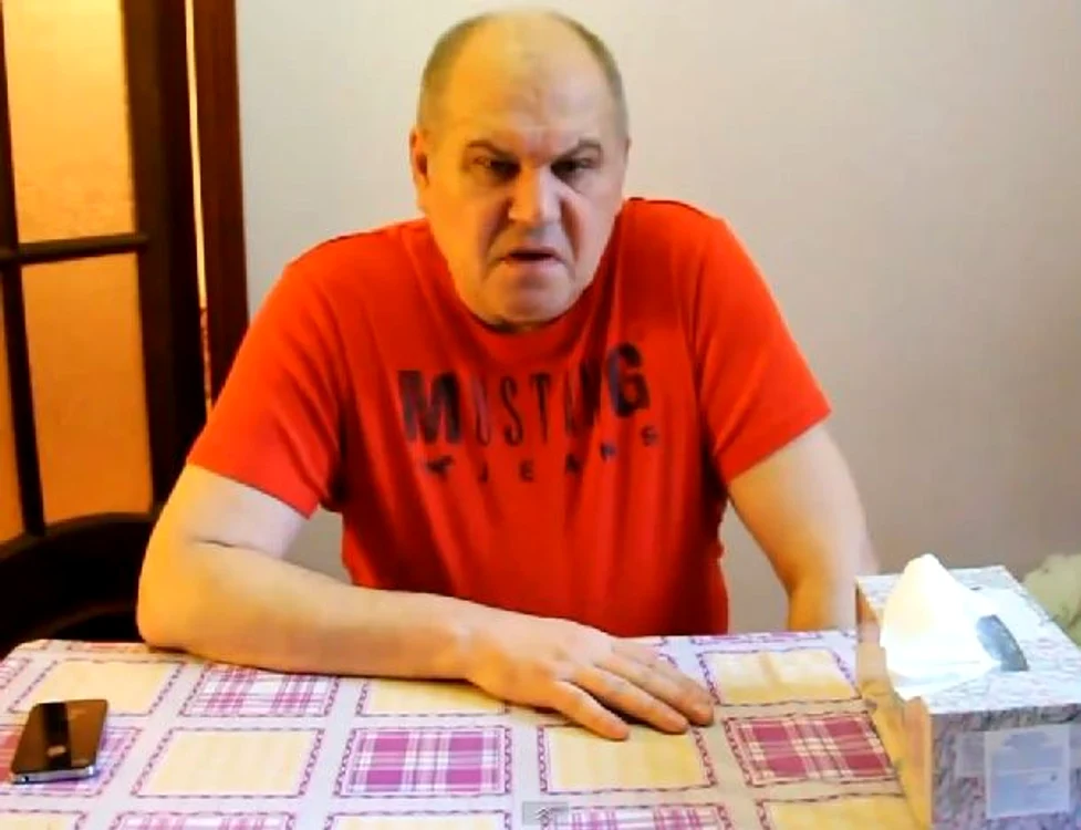 
    Bărbatul este extrem de supărat pe atitudinea americanilorFoto Youtube  